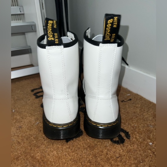 Dr Martens White Zavala Lace Up Boots WORN ONCE LIKE NEW! Size 7 - Picture 3 of 6